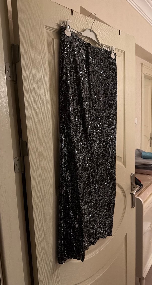 Siyah Parlak Drapeli Uzun Etek - Görsel 3