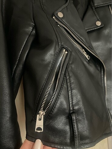 xs Beden Pull and bear deri ceket