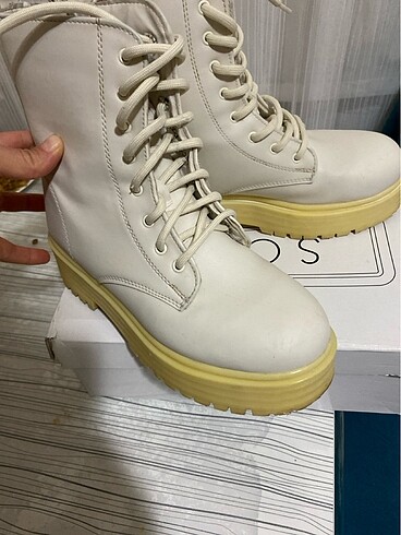 LC Waikiki Bej rengi bot