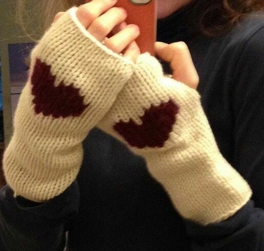 crochet heart handwear
