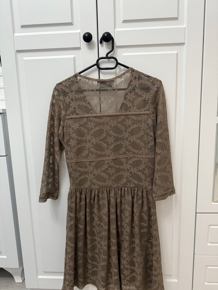 Dantel Detaylı V Yakalı Elbise - Görsel 4