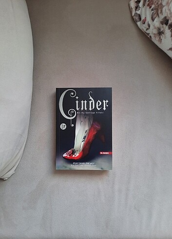 Cinder Marissa Meyer Ay Günlükleri Serisi