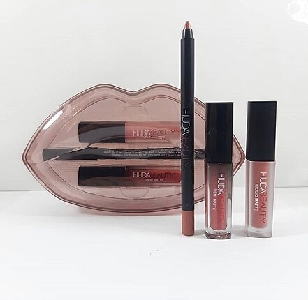 Huda Beauty Set