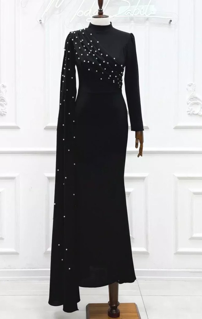 Uzun Siyah Drapeli Kadın Abiye Elbise
Satılık veya kiralık - Görsel 2