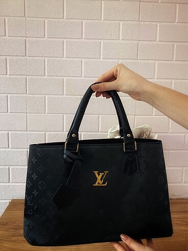 Louis Vuitton Kol Çantası