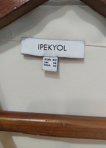 42 Beden ten rengi Renk İpekyol gömlek 