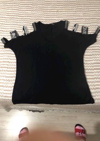 Zara Siyah V Yaka Kemerli Kısa Kollu Bluz
