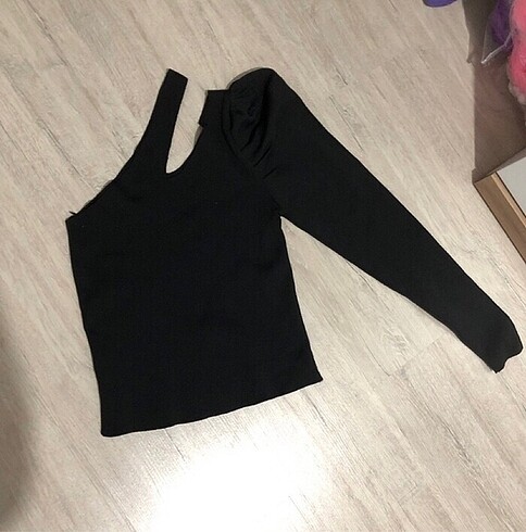 Zara Tek omuz