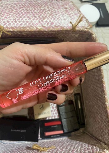 Charlotte Tilbury Love Frequency Kadın Parfümü
