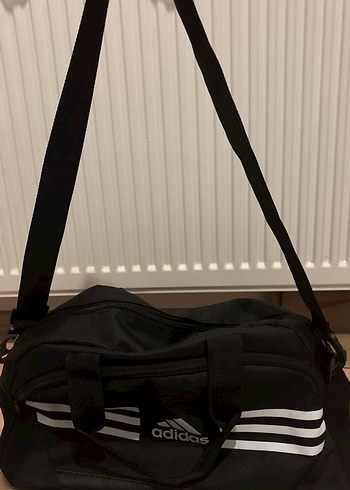 Adidas Siyah Fermuarlı Spor Çantası - Görsel 3