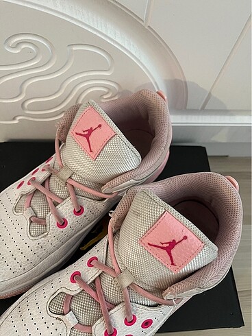 Nike jordan max aura 5