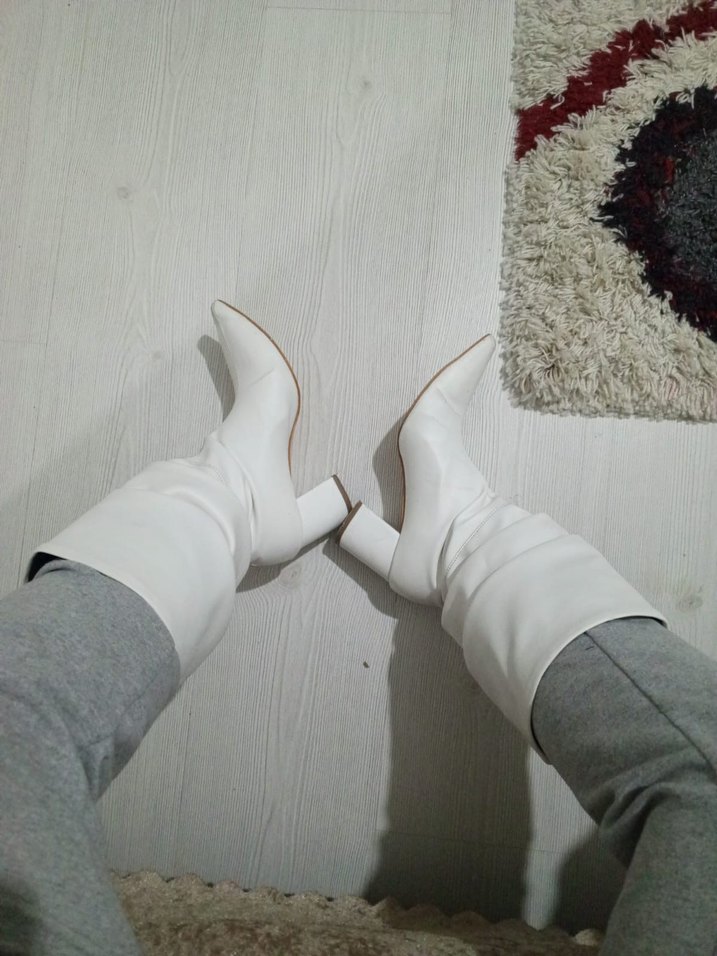 Beyaz Deri Pliseli Stiletto Çizme - Görsel 2