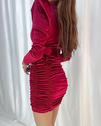Zara Kadife kumaş kemerli büzgülü elbise kırmızı bej vizon