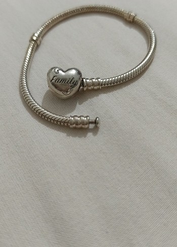 Beden gri Renk orjinal Pandora icerisinde ALE damgası ve S925 damgası mevcut.