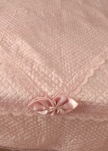 Nakışlı Pembe Yatak Örtüsü - Görsel 2