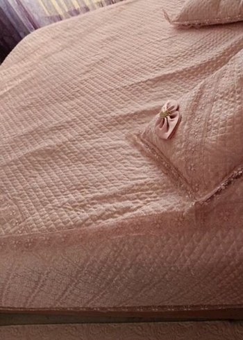 Nakışlı Pembe Yatak Örtüsü - Görsel 3