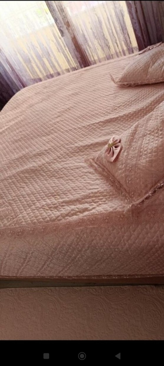 Nakışlı Pembe Yatak Örtüsü - Görsel 3