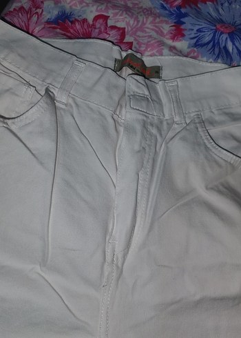 Beyaz Kadın Bermuda Şort - Görsel 3