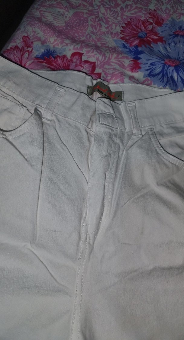 Beyaz Kadın Bermuda Şort - Görsel 3