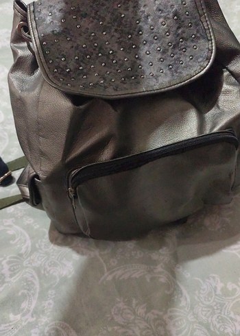 Nike Metalik Gri Metal Detayli Sirt Cantasi