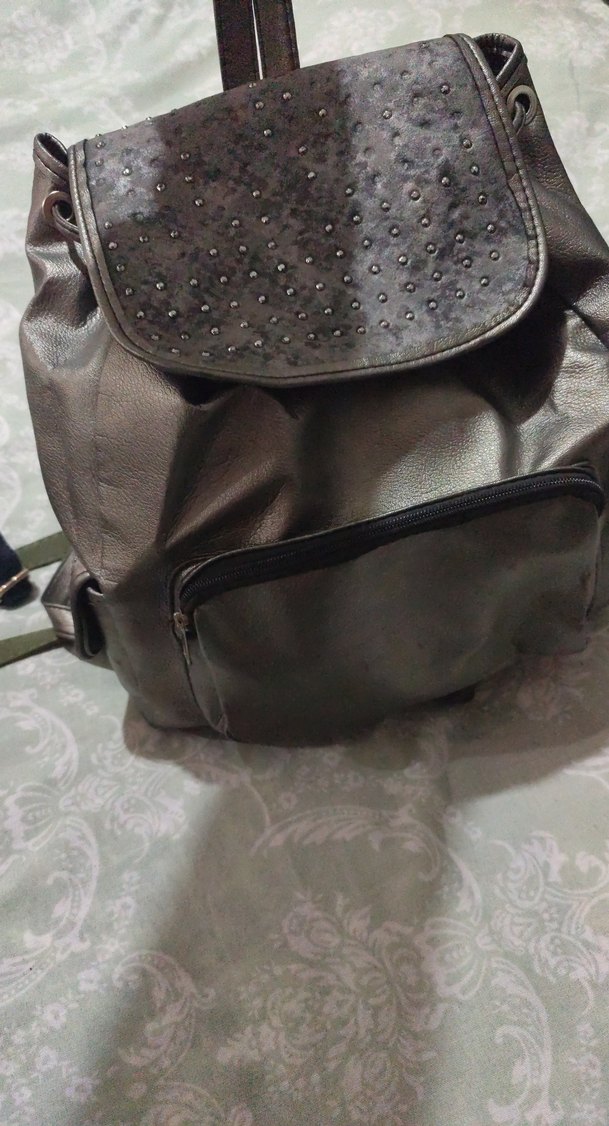 Metalik Gri Metal Detaylı Sırt Çantası — görsel 2/5