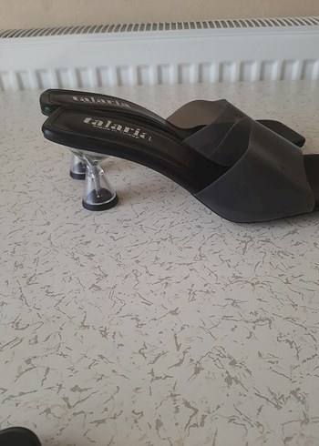 Super Talaria Siyah Gri Topuklu Kadın Terlik