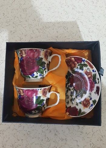 Çiçek Desenli Vintage Renkli 2'li Fincan ve Tabağı Seti