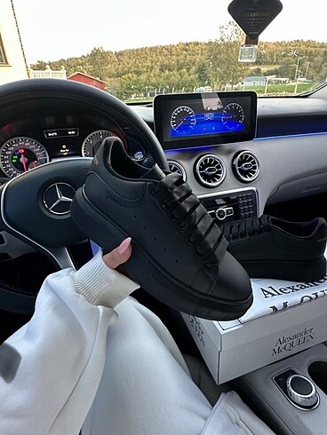 McQueen Ayakkabı