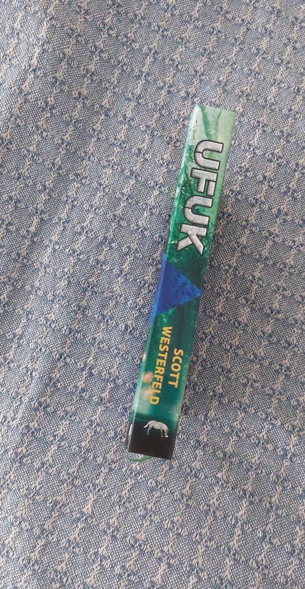 Ufuk - Scott Westerfeld Roman - Görsel 2