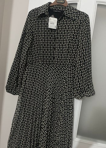 Desenli Siyah Piliseli Kadın Uzun Elbise - Görsel 2