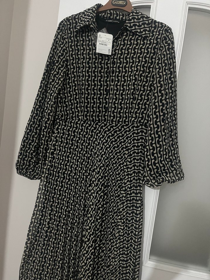 Desenli Siyah Piliseli Kadın Uzun Elbise - Görsel 2