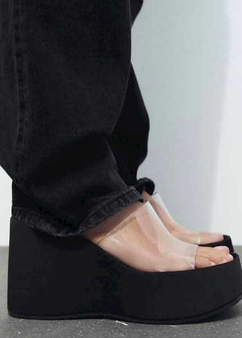 Siyah Denim Dolgu Topuklu Kadın Sandalet