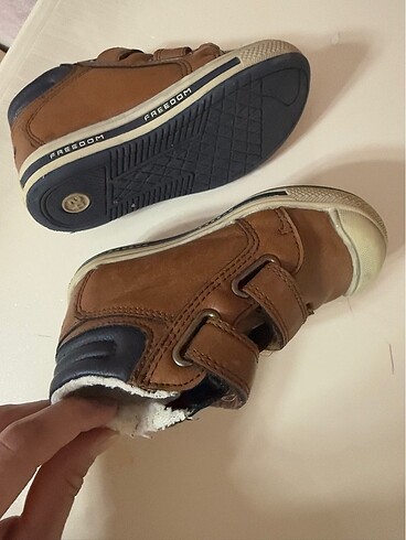 Erkek çocuk bot - Görsel 2