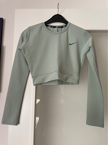 Nike uzunkollu crop