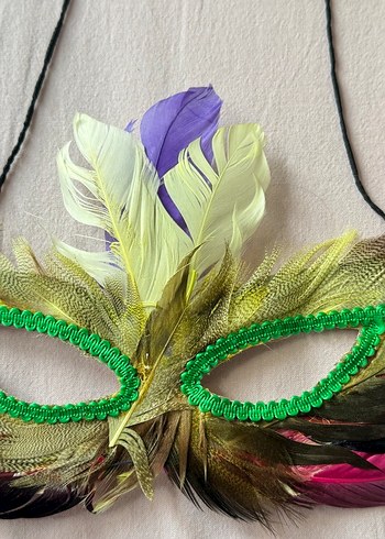 Renkli Tüy Detaylı Kadın Maskesi - Görsel 3