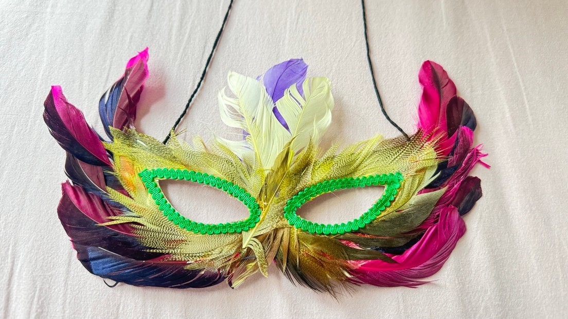 Renkli Tüy Detaylı Kadın Maskesi - Görsel 2