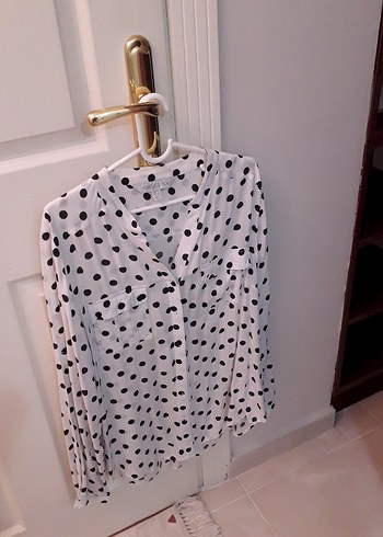 Uzun Kollu V Yakalı Puantiyeli Kadın Gömlek - Görsel 2