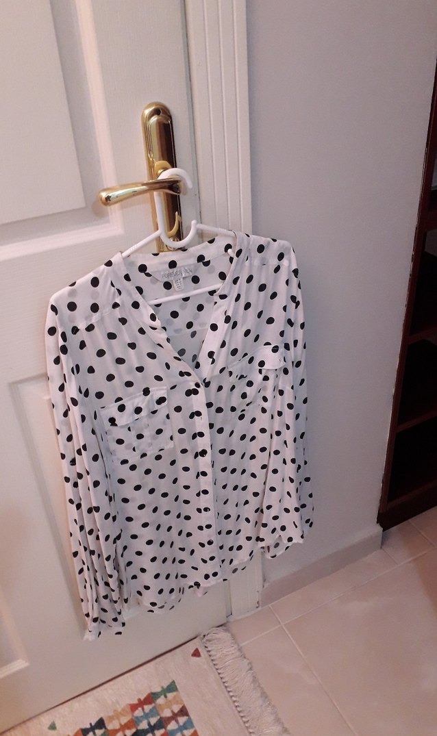 Uzun Kollu V Yakalı Puantiyeli Kadın Gömlek - Görsel 2