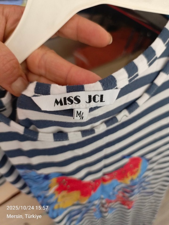 Kız Çocuk Renkli Boncuk İşlemeli Tişört - Görsel 3