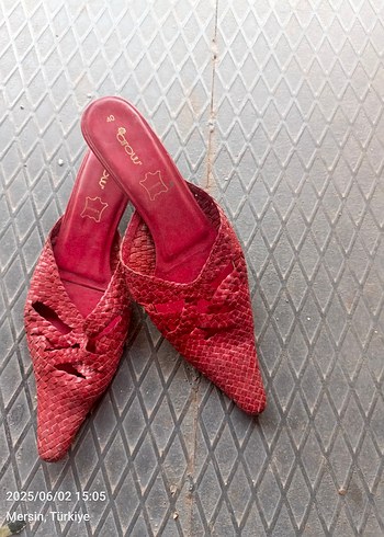 40 Beden Kırmızı Yılan Desenli Stiletto Terlik