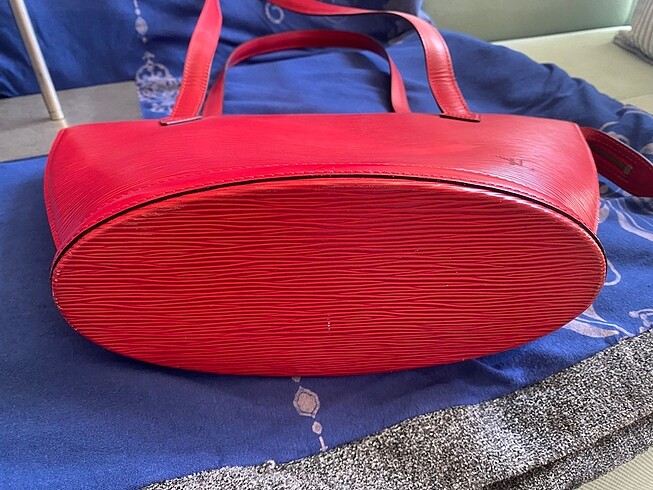  Beden kırmızı Renk Orjinal Louis Vuitton Epi saint quaches