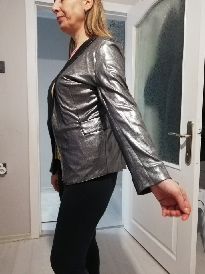 Gri Detaylı Kadın Ceket - Görsel 2