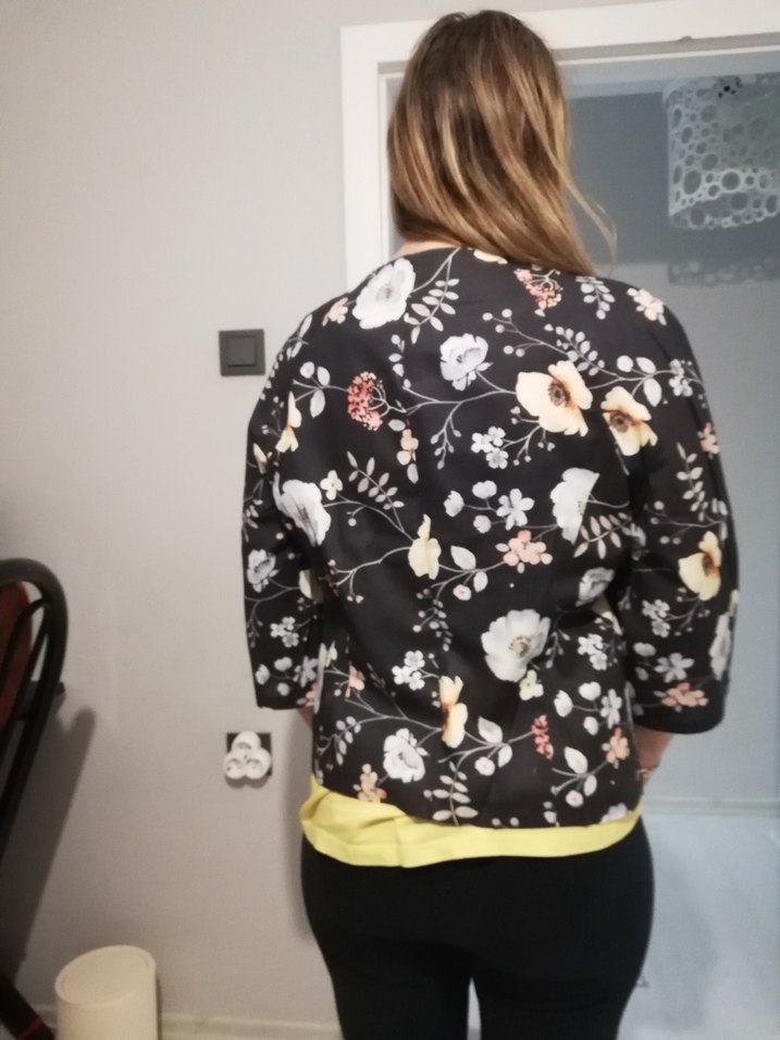 Çiçek Desenli Siyah Mini Kadın Ceket - Görsel 3