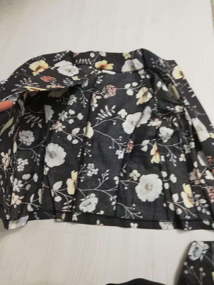 Çiçek Desenli Siyah Mini Kadın Ceket - Görsel 4