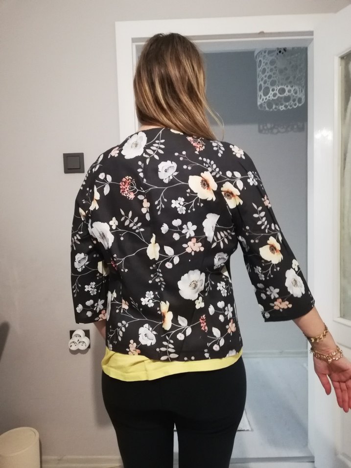 Çiçek Desenli Siyah Mini Kadın Ceket - Görsel 2