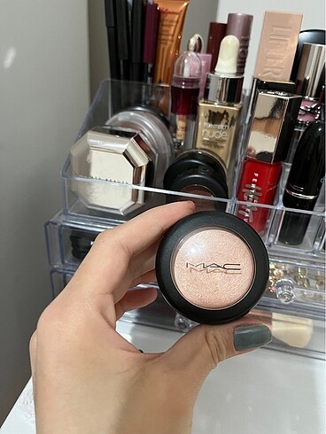 MAC CREAM COLOR BASE HUSH