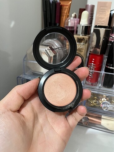 Beden MAC CREAM COLOR BASE HUSH