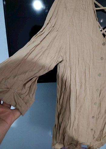 Bej V Yakalı Uzun Keten Kadın Gömlek - Görsel 3