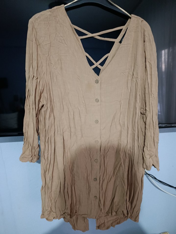 Bej V Yakalı Uzun Keten Kadın Gömlek - Görsel 2
