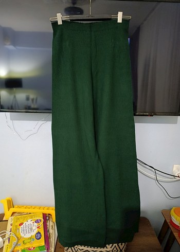 Kadın Yeşil Pilili Geniş Paça Pantolon - Görsel 3